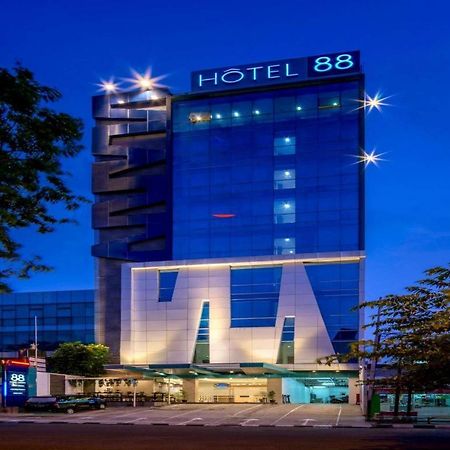Hotel 88 Grogol By Wh Jakarta Bagian luar foto