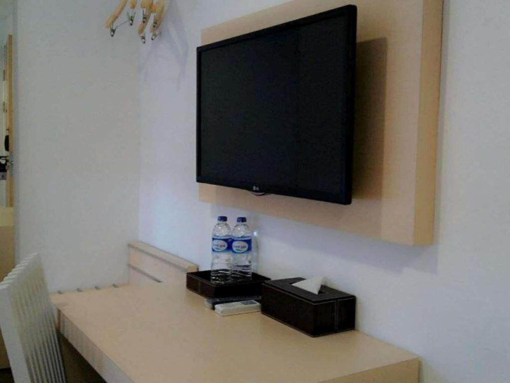 Hotel 88 Grogol By Wh Jakarta Bagian luar foto