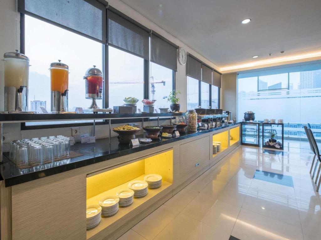 Hotel 88 Grogol By Wh Jakarta Bagian luar foto