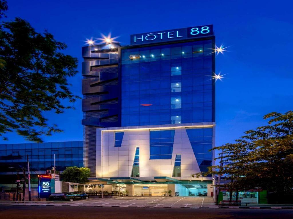 Hotel 88 Grogol By Wh Jakarta Bagian luar foto